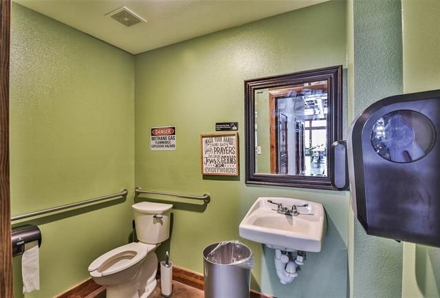105 W Pearl St, Granbury, TX 76048